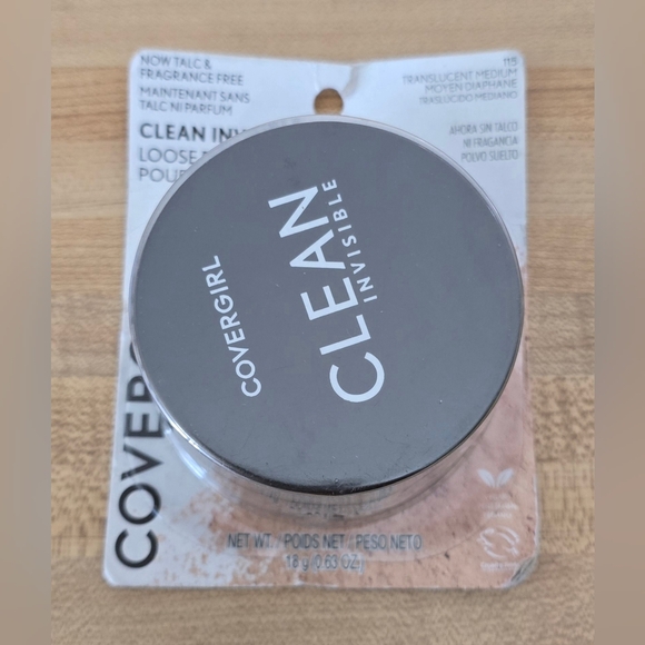 COVERGIRL Other - Covergirl Clean Invisible Loose Powder 115 Translucent Medium